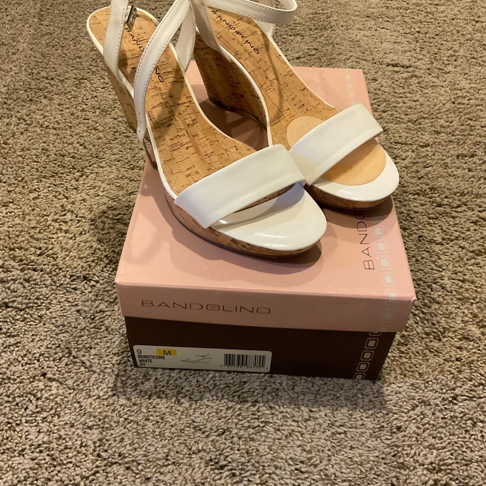 Classic white wedge sandal!